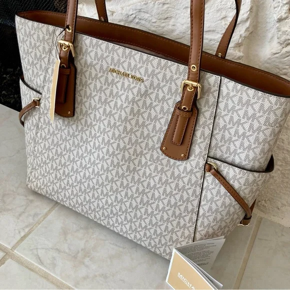 Michael Kors Voyager Tote in vanilla and acorn colors - Picture 5 of 15